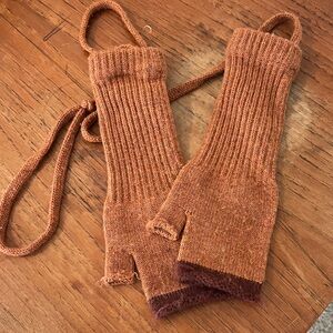 Mabli merino wool knitted leggings mittens